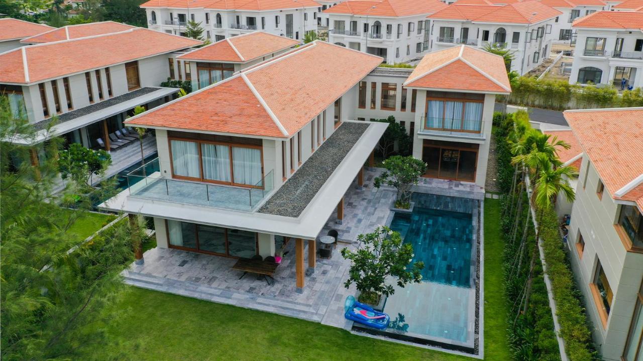 Deluxe Beach Villas By Danatrip Da Nang Exteriör bild