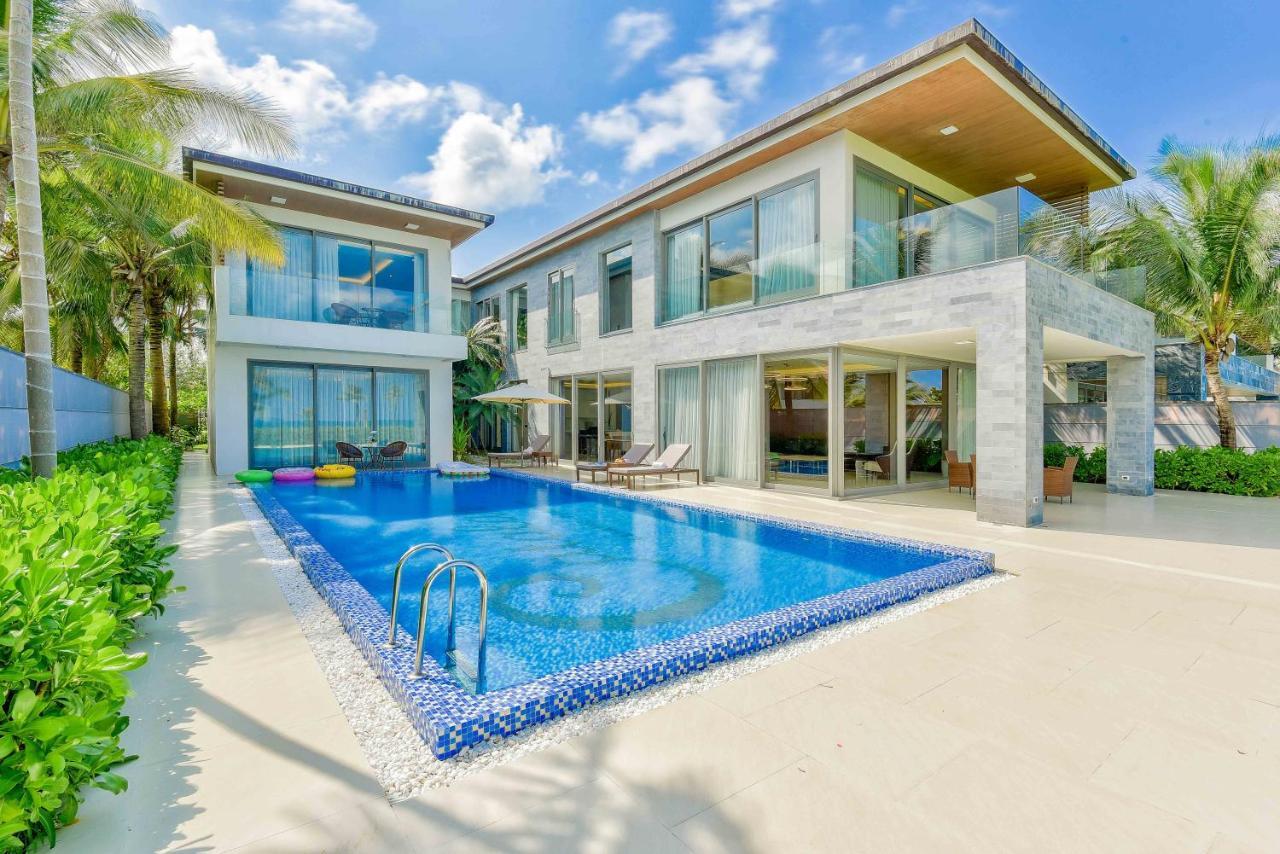 Deluxe Beach Villas By Danatrip Da Nang Exteriör bild