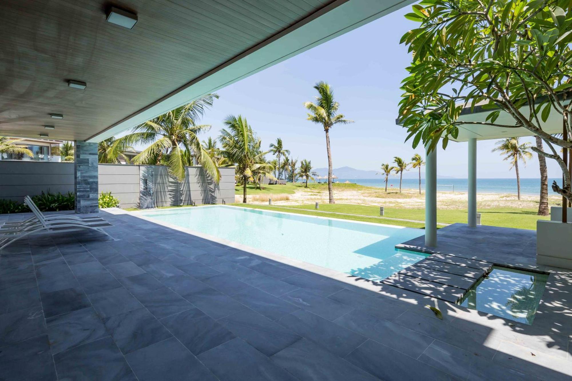 Deluxe Beach Villas By Danatrip Da Nang Exteriör bild