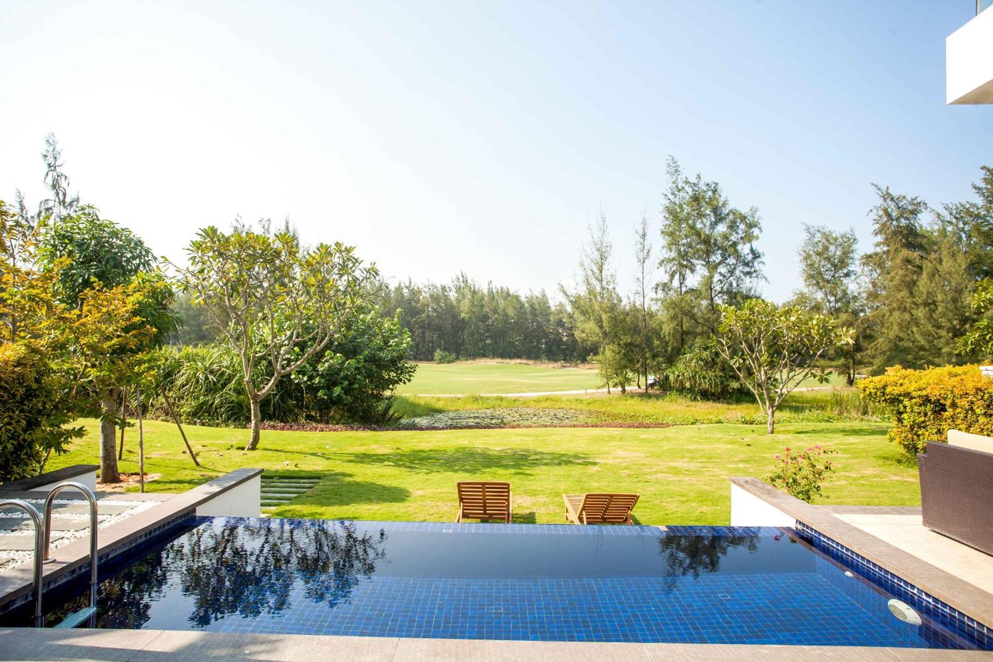 Deluxe Beach Villas By Danatrip Da Nang Rum bild