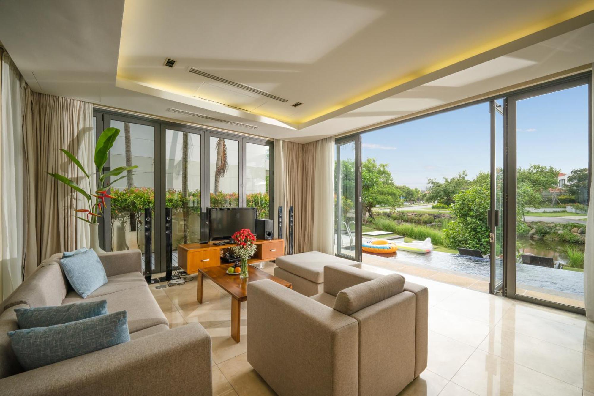 Deluxe Beach Villas By Danatrip Da Nang Exteriör bild