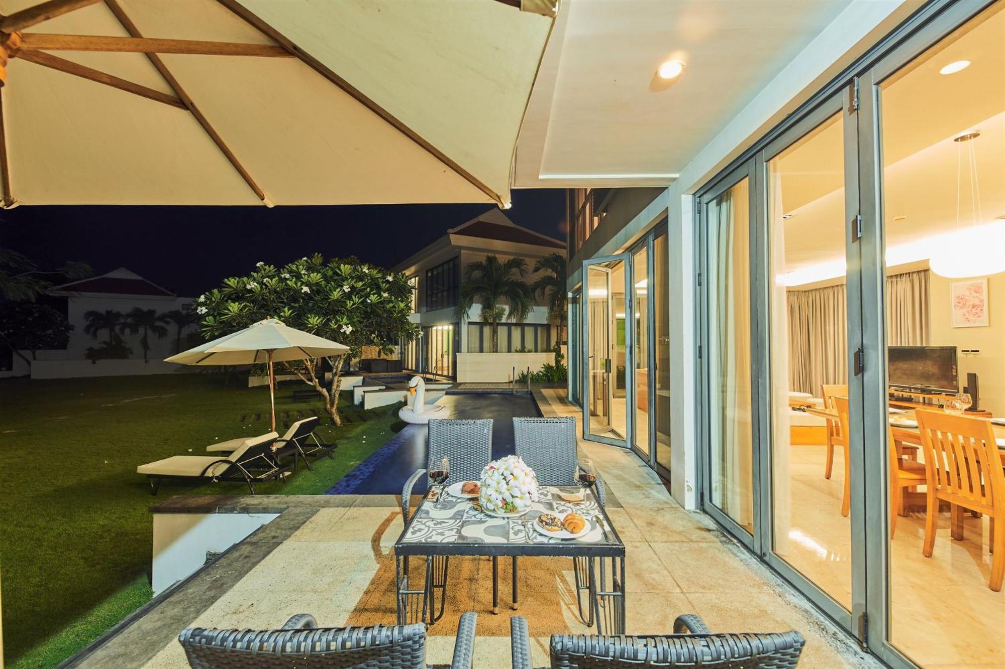 Deluxe Beach Villas By Danatrip Da Nang Rum bild