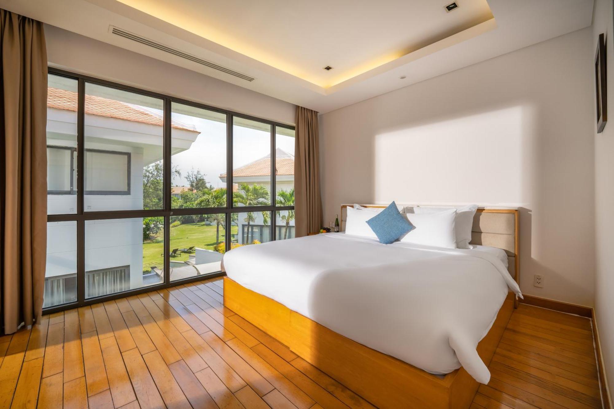 Deluxe Beach Villas By Danatrip Da Nang Rum bild